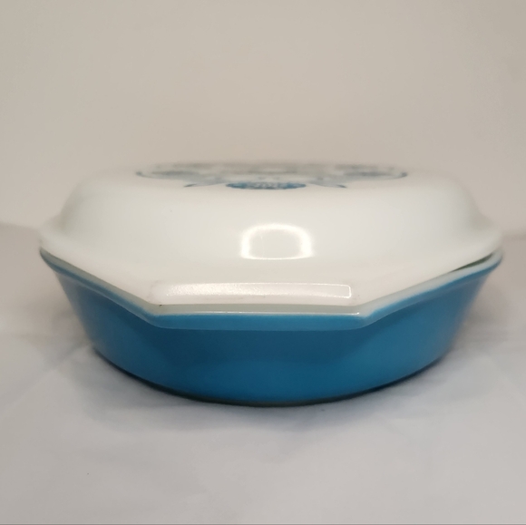 Vintage Horizon Blue Pyrex Dish - Picture 5 of 14